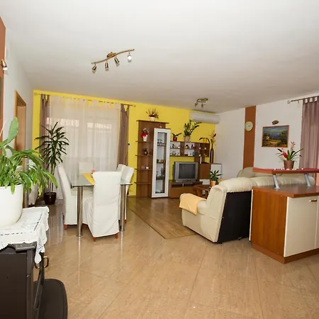 With Parking Space Lopar, Rab - 23156 شقة لوبار